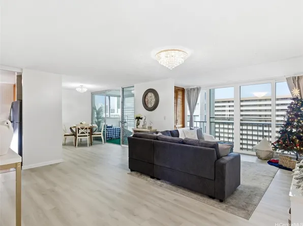 3020 Ala Napuaa Pl APT 404, Honolulu, HI 96818