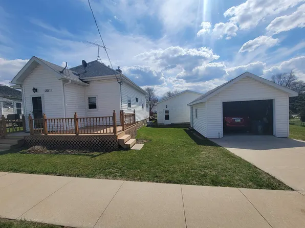 201 W Plum St, West Union, IA 52175