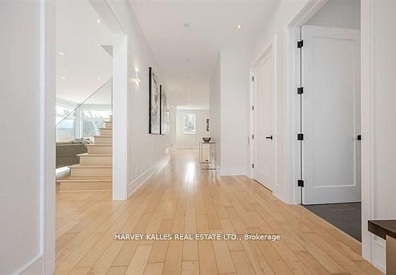 3rd image of 3279 Lakeshore Rd