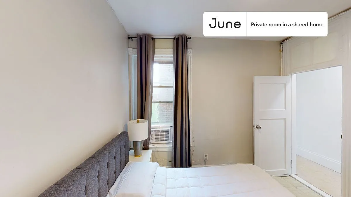 Full bedroom in 4 bed/1 bath home in Allston #1421 C — Photo 3