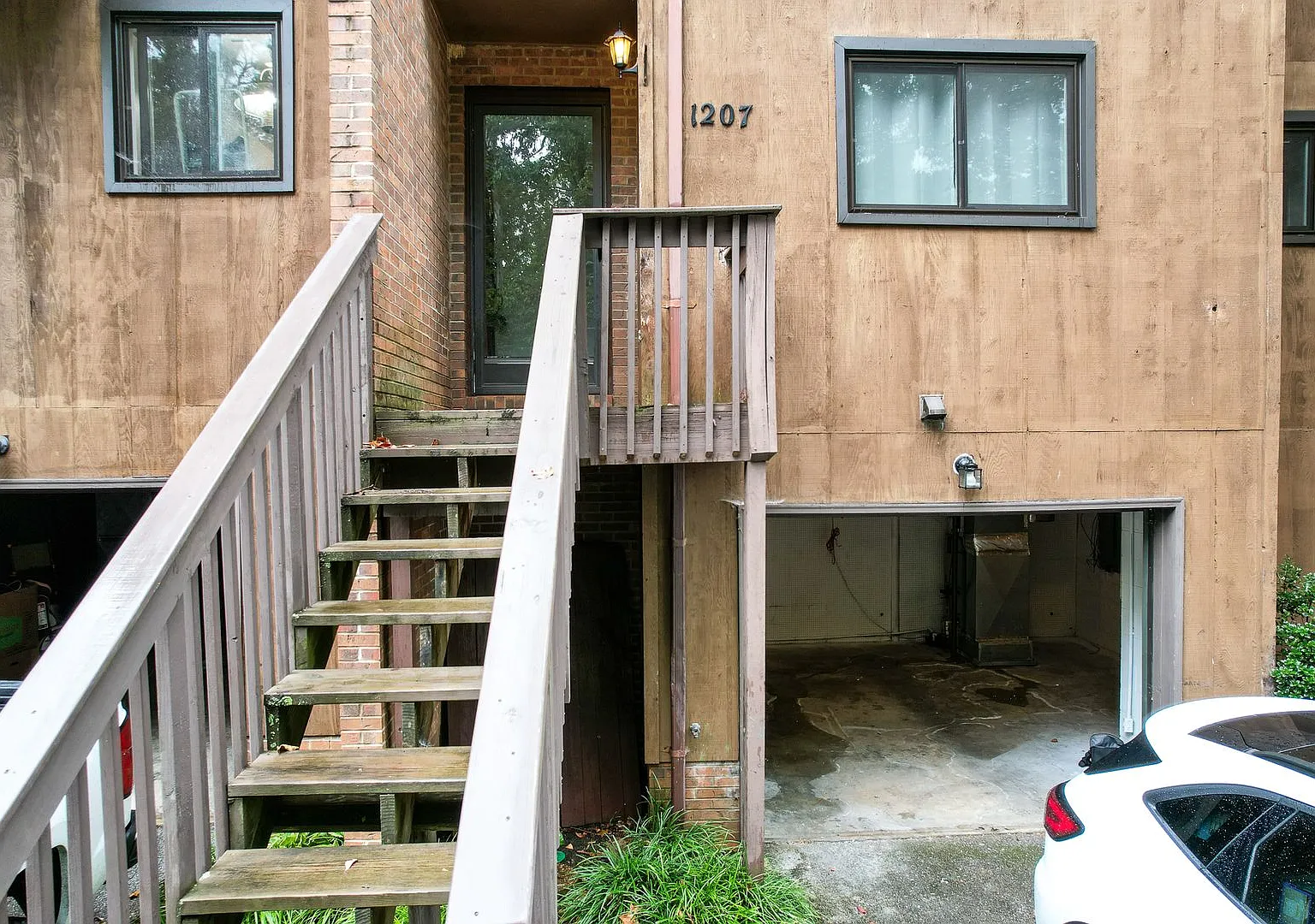1207 Timbers Lane — Photo 2