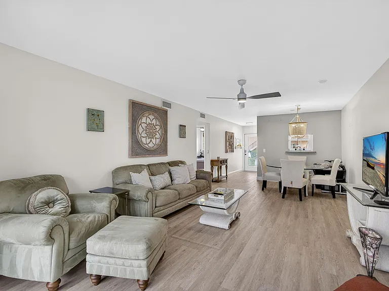 2950 SE Ocean Blvd — Photo 8