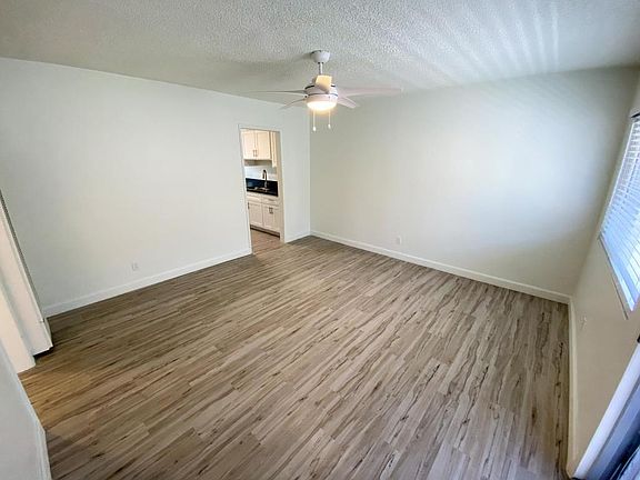 3rd image of 833 E Sunrise Blvd