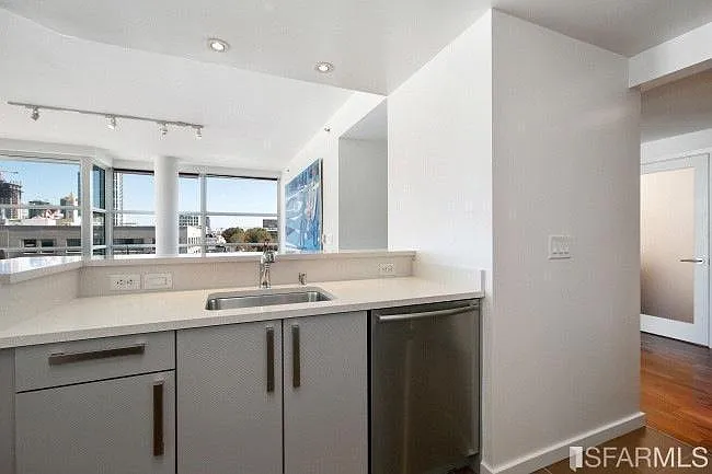 555 4th St #933 — Photo 10
