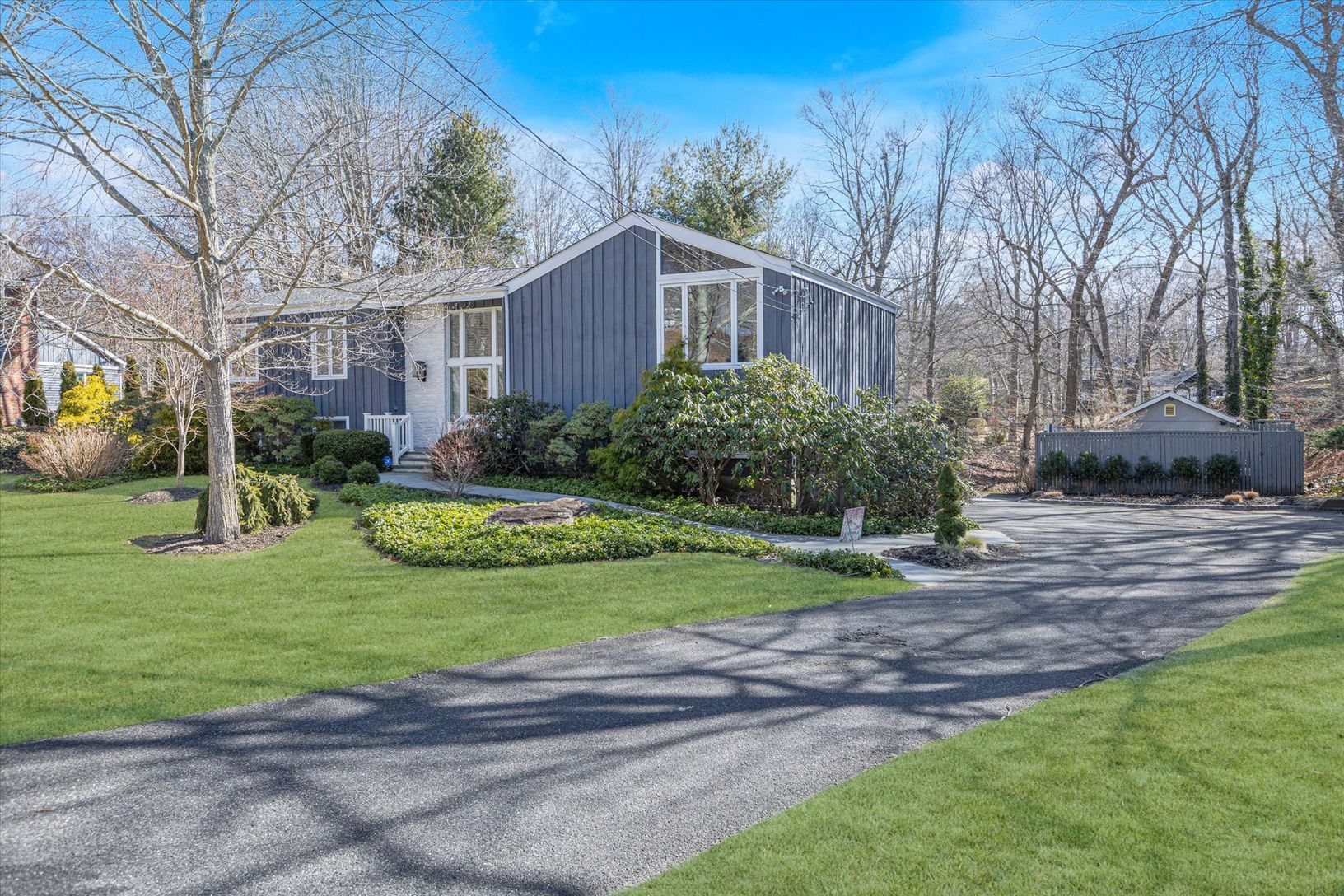  Welcome to 95 Linda Lane!
