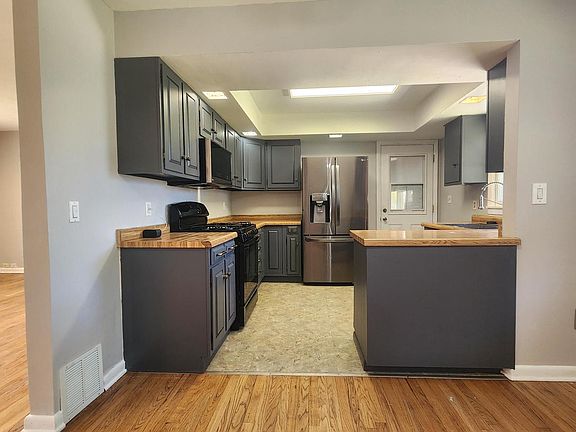 3rd image of W1326 HoneySuckle ROAD