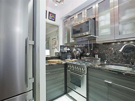 3rd image of 240 E 46th St APT 1G