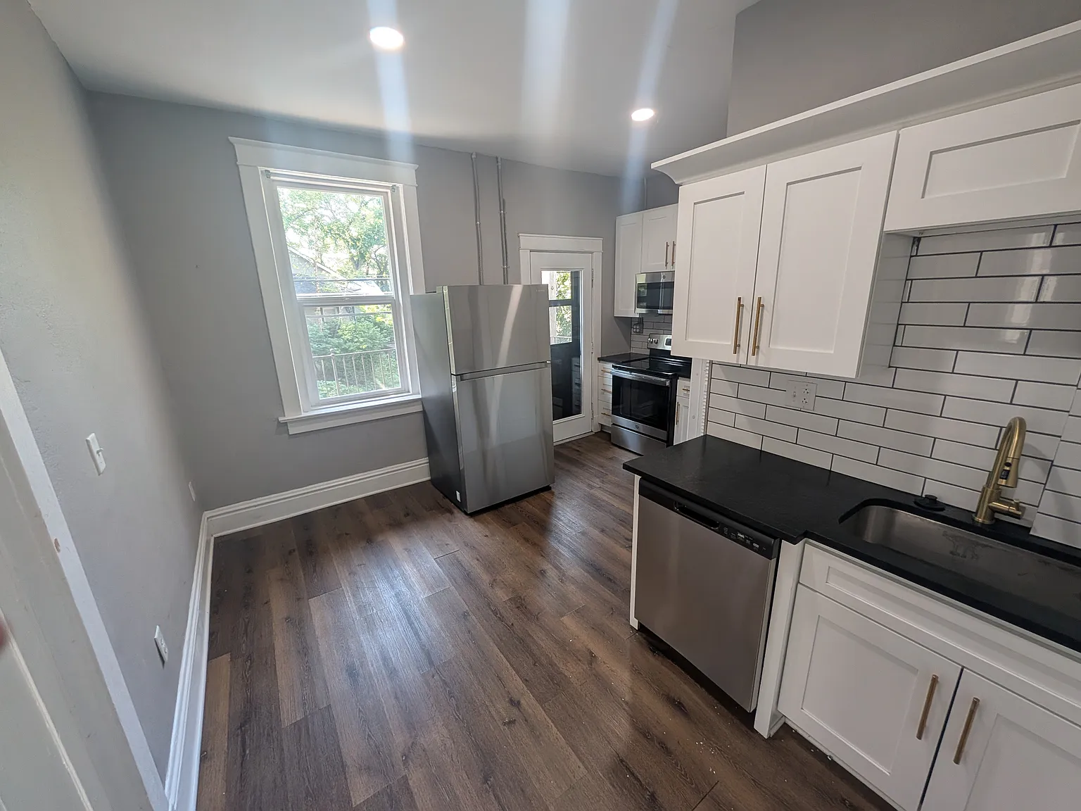 1 bed, 800 sqft, $1,325 — Photo 2
