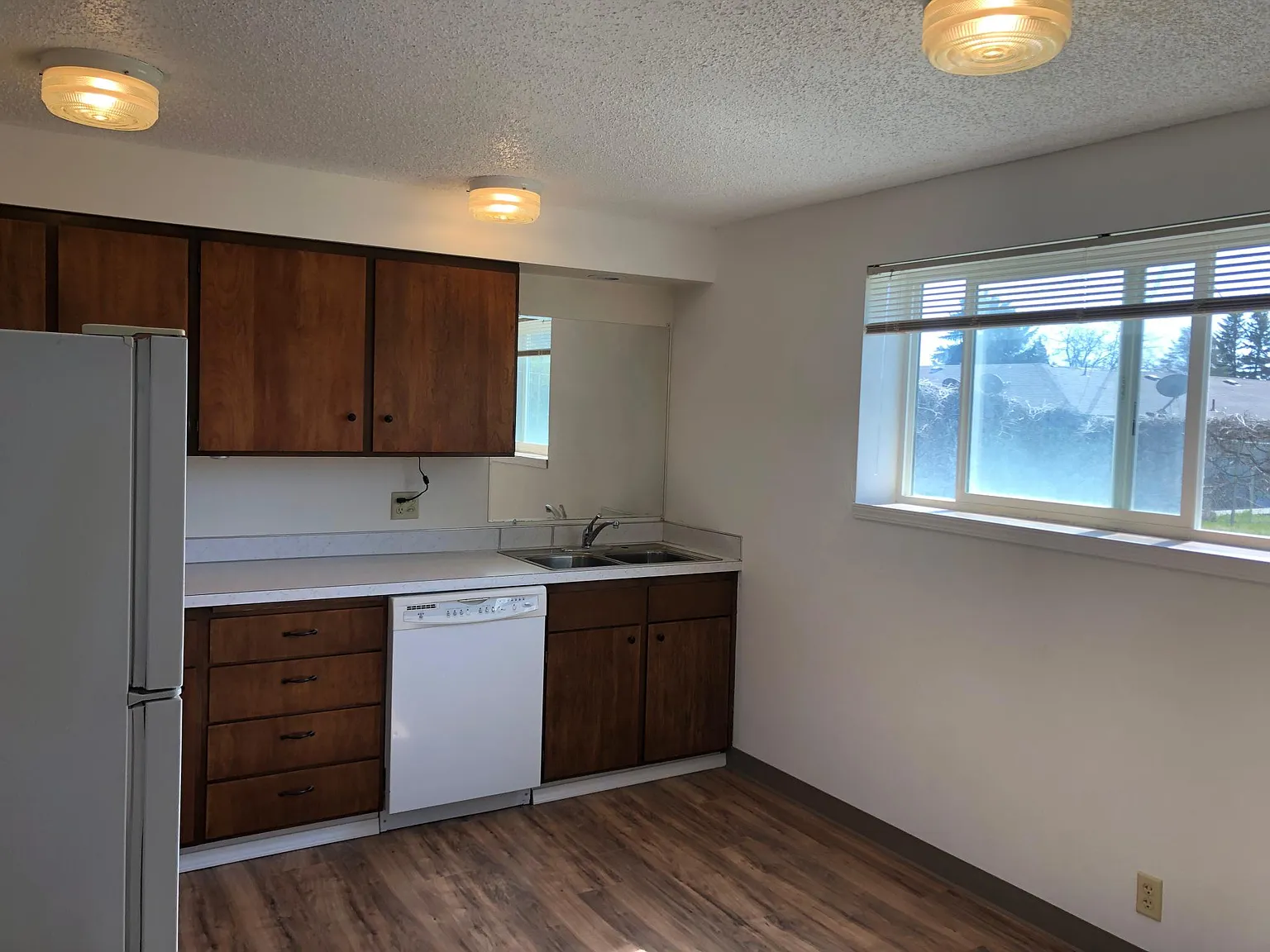 2 bed, 1000 sqft, $1,575 — Photo 3