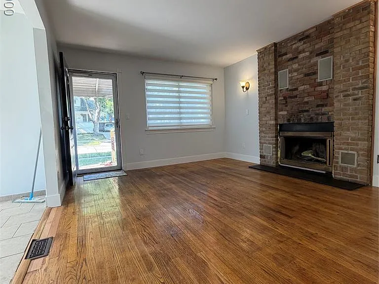 25647 Hanover St — Photo 10