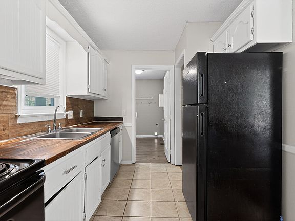 5th image of 452 Harleston Rd