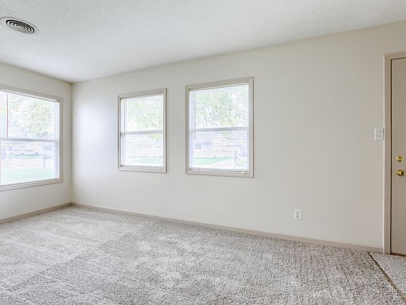 4th image of 2704-H Avenue St N