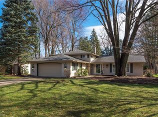 4565 Kew Dr, North Olmsted, OH 44070