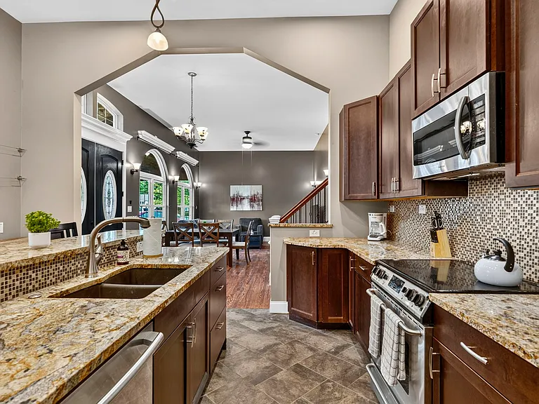 630 Lamplight Ln — Photo 20