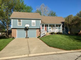 608 NE Country Ln, Lees Summit, MO 64086