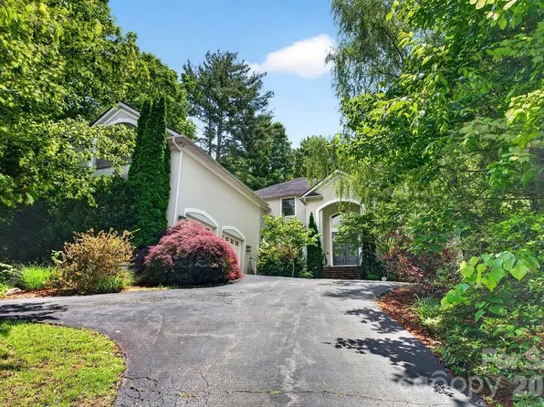 94 Oak Hollow Dr, Asheville, NC 28805