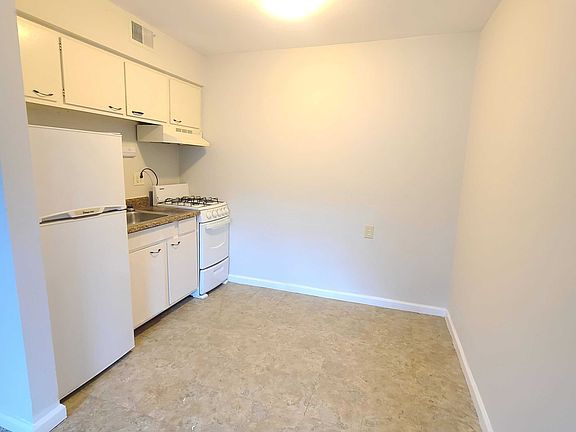 3rd image of 9912 Apley Walk