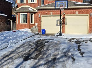 8 Carmichael Dr N, Whitby, ON L1N 9A4