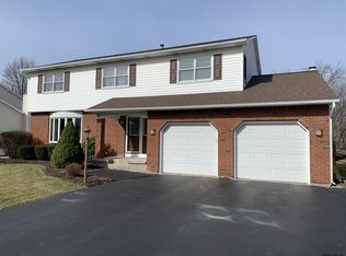 71 Robin Ln, Rensselaer, NY 12144