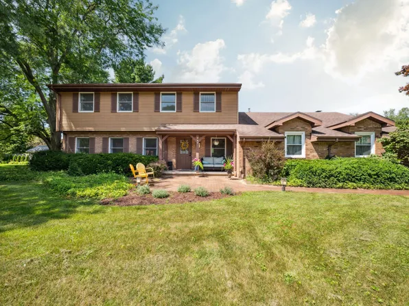 747 S Greenbrook Cir, Saint Joseph, MI 49085