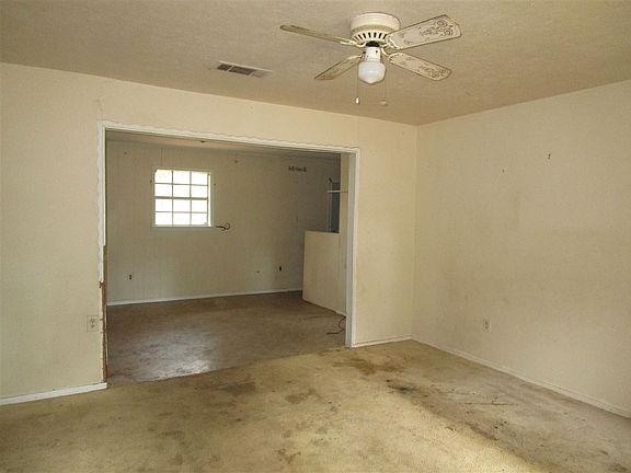 2nd image of 1122 Glen Erin St