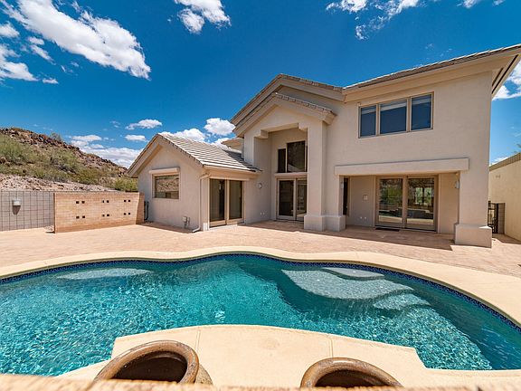 3rd image of 3132 E Sierra Vista Dr