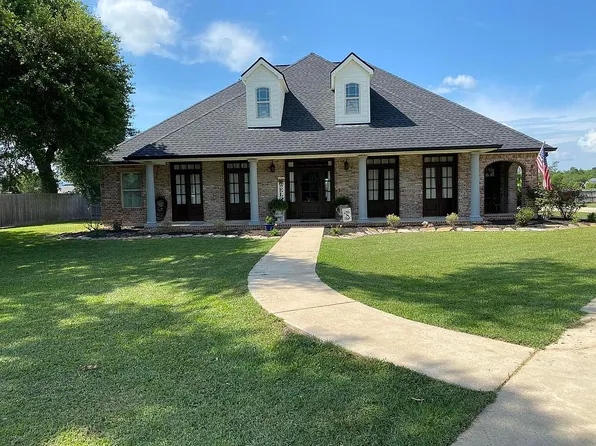 1838 Walker Rd, Sulphur, LA 70665