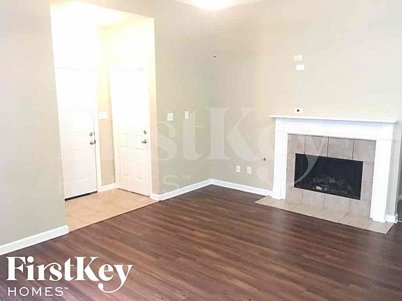 2nd image of 865 Abbey Grove Ln