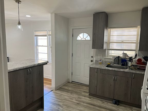 5th image of 8643 Trumbull Ave