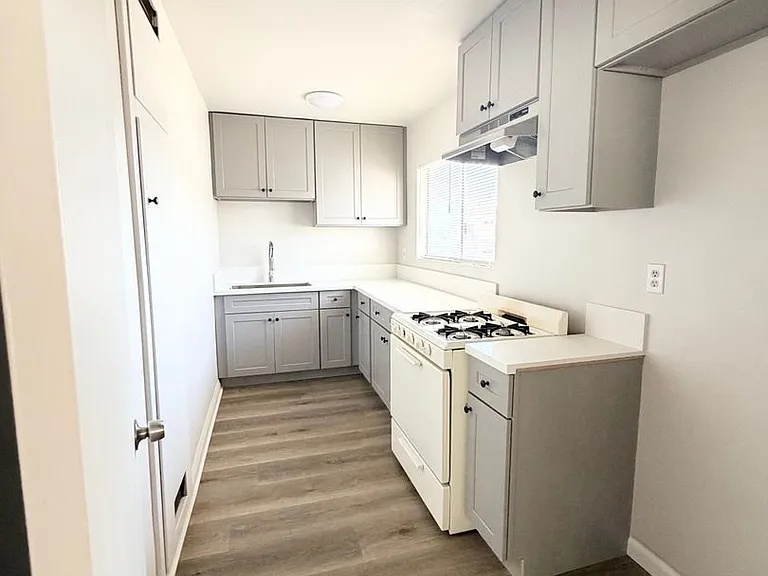 7238 - 7246 N Lotus Ave — Photo 8