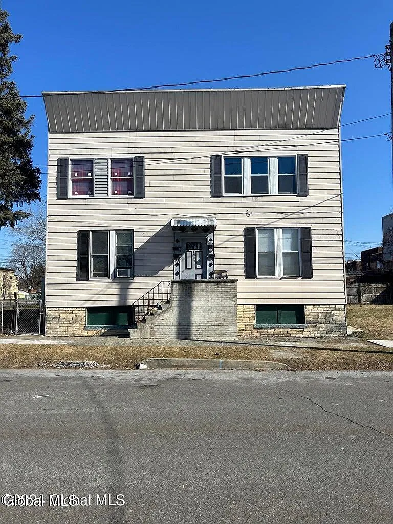 2 bed, 700 sqft, $1,375 — Photo 1