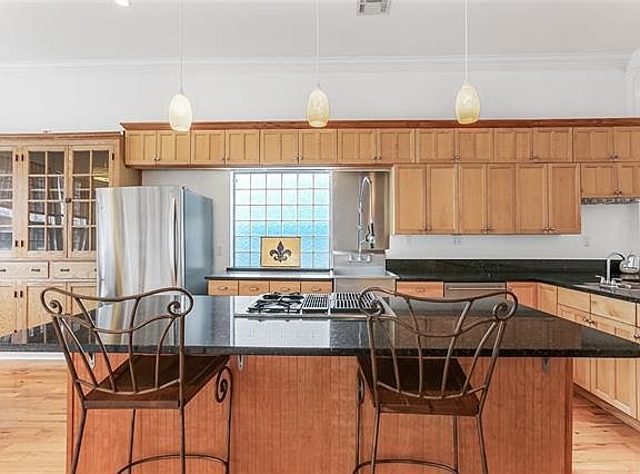 5th image of 1208 Carondelet St