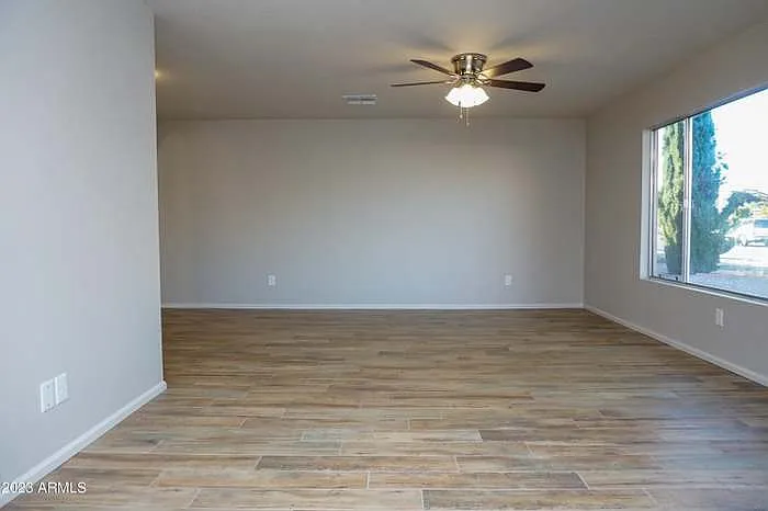 530 Hegge Dr — Photo 15