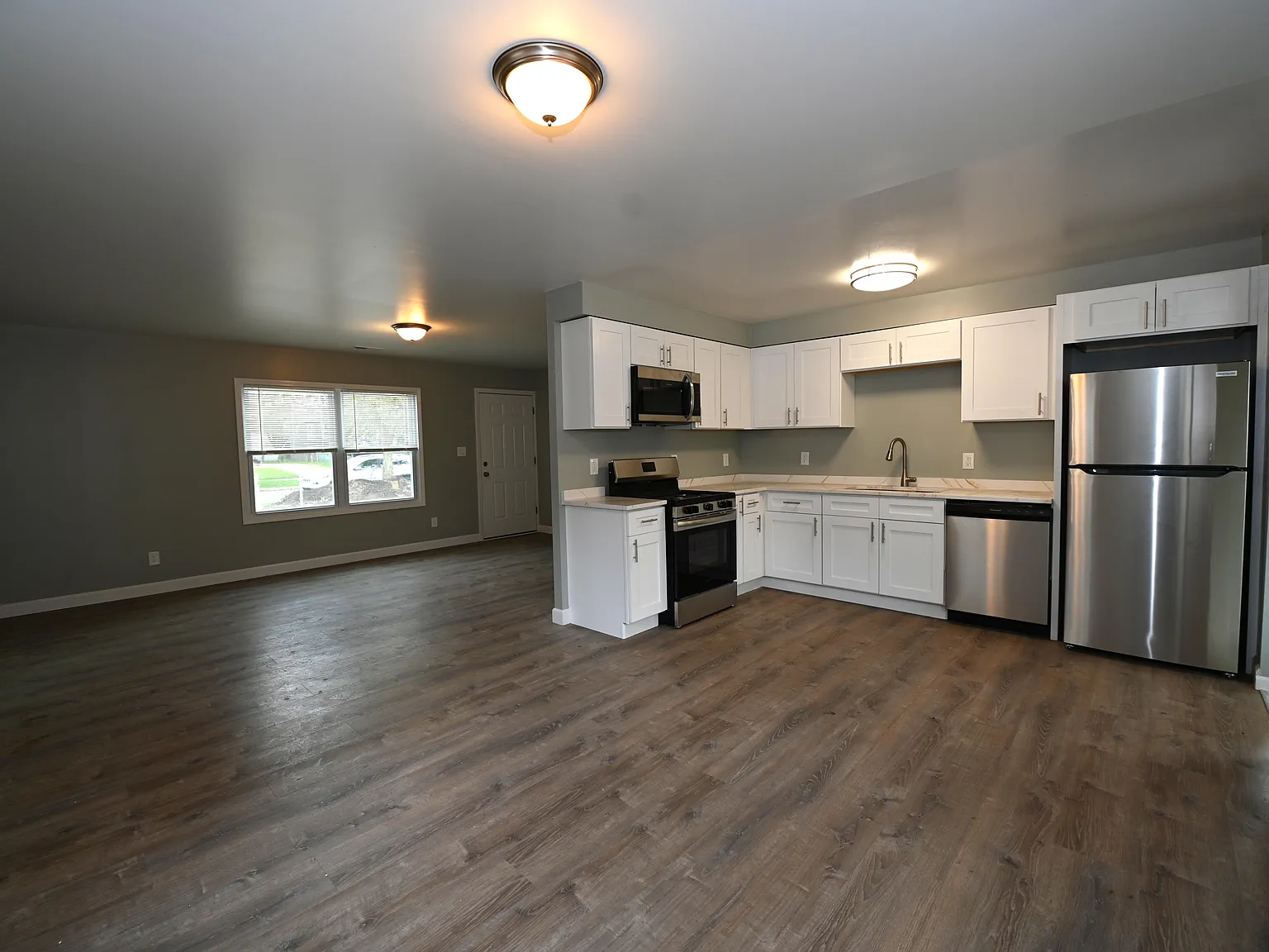 3 bed, 1217 sqft, $2,100 — Photo 3