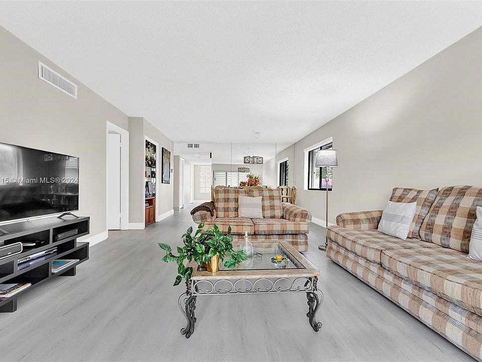 1st image of 16274 Laurel Dr #201