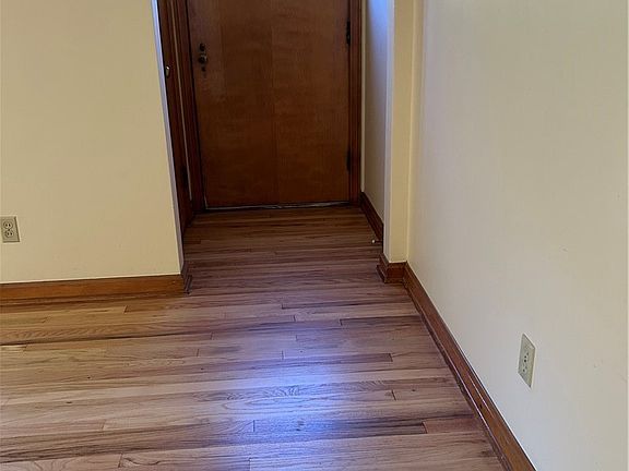 4th image of 170 Charlotte St