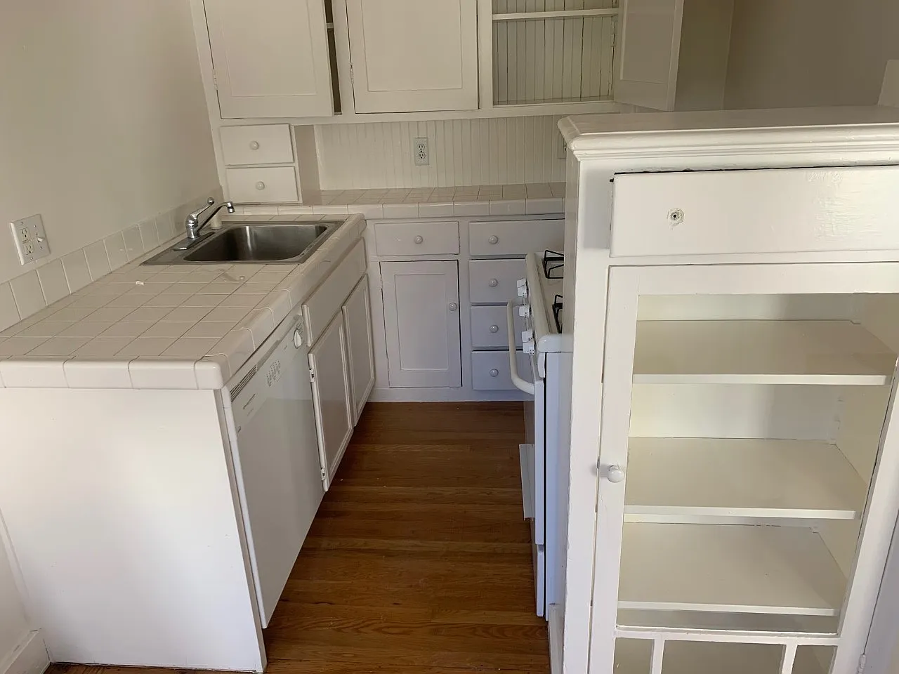 1 bed, 812 sqft, $4,995 — Photo 2