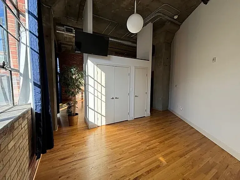 2500 Walnut St — Photo 9