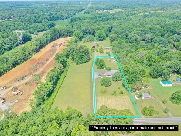 5731 Julian Airport Rd, Liberty, NC 27298