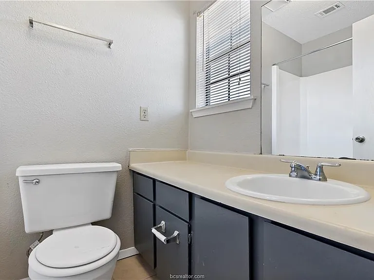1112 Autumn Cir #D — Photo 14