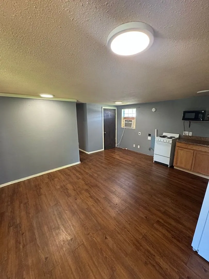 648 FM 126, APT A — Photo 3