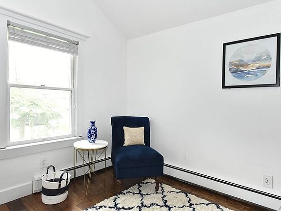 4th image of 220 Seville Blvd