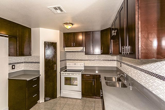 1st image of 18547 Collins St APT B27