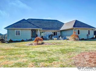 120 Benton Farms Ln, Horse Shoe, NC 28742