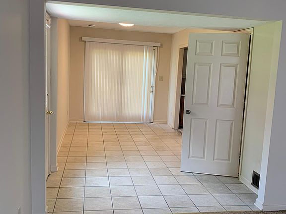 3rd image of 970 Southern Hills Dr #2