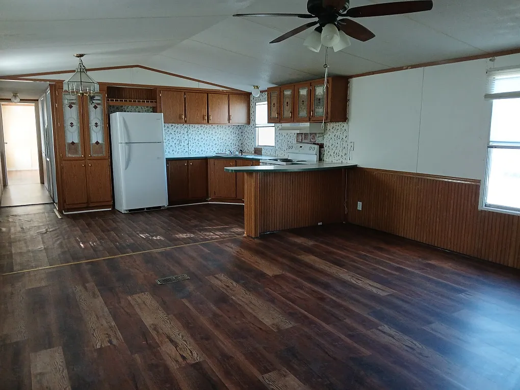 4 bed, 1250 sqft, $1,050 — Photo 3
