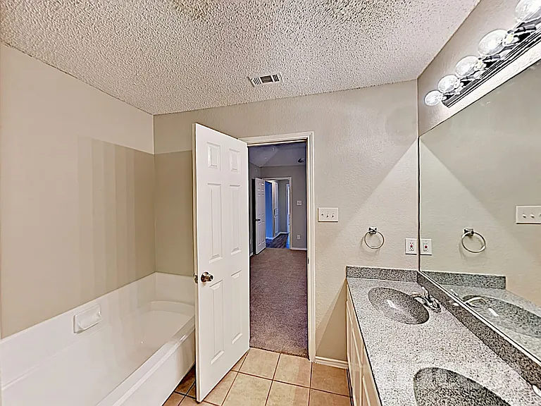206 Briarglen Dr — Photo 9