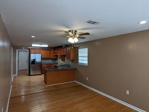 2nd image of 711 Jane St #B