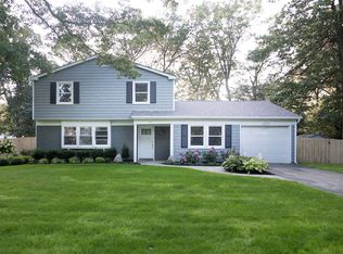 14 Westmoylan Ln, Coram, NY 11727