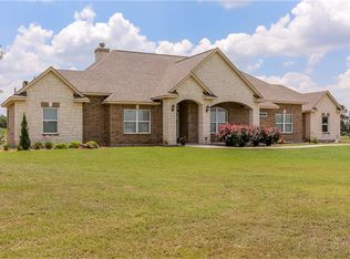 945 Happy Hollow Rd, Brenham, TX 77833